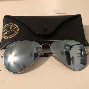 POLARIZED SILVER RAY-BAN AVIATORS